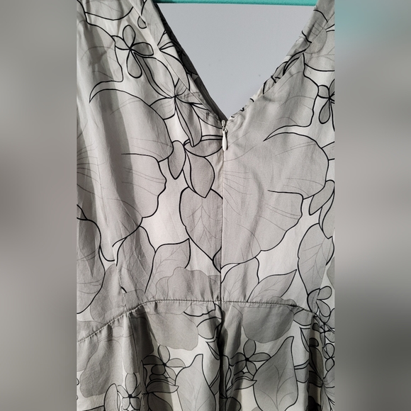 Kensie 100% Silk Floral silver dress - Picture 5 of 6